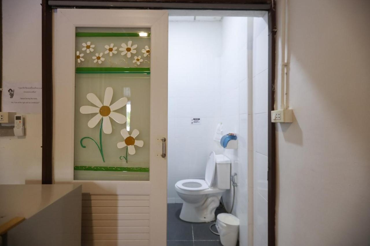 Banana Hostel Donmuang Bangkok Buitenkant foto