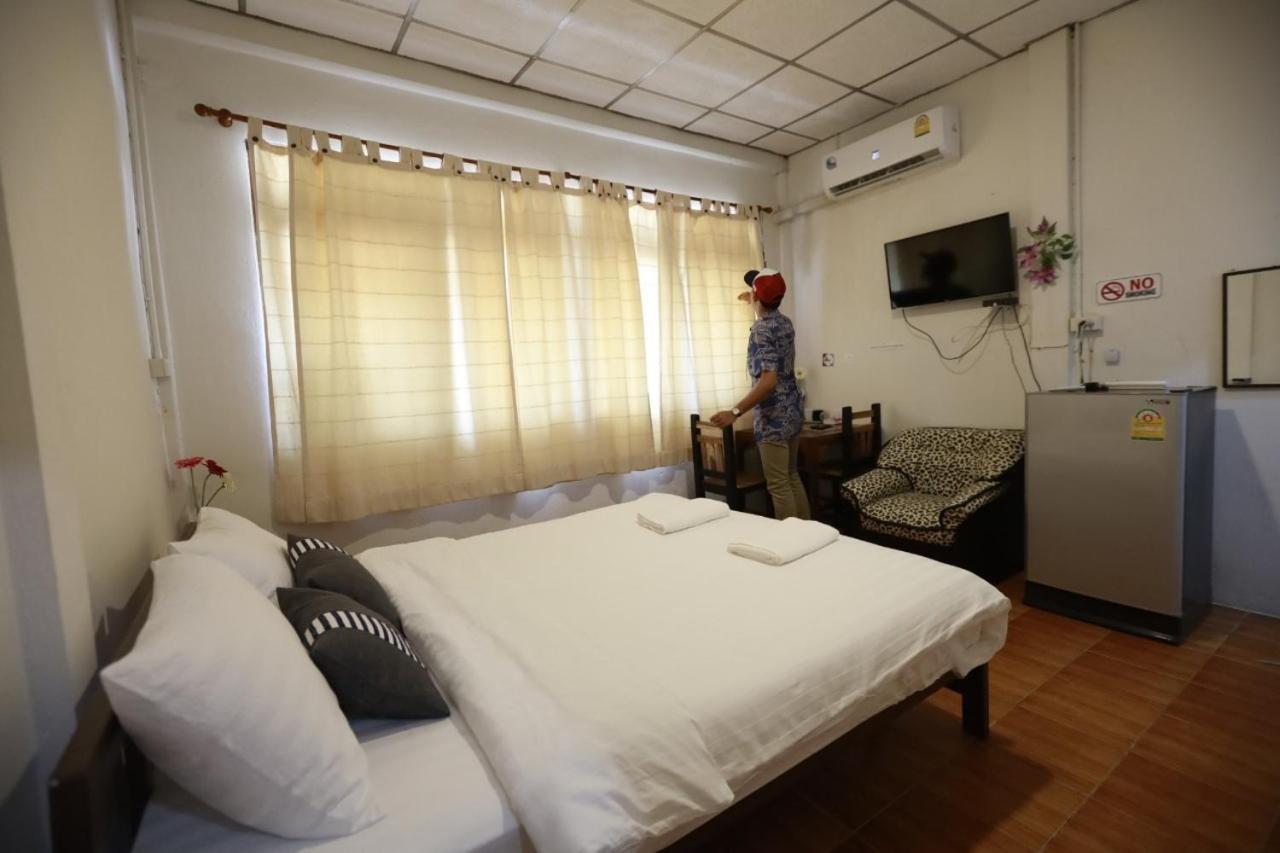 Banana Hostel Donmuang Bangkok Buitenkant foto