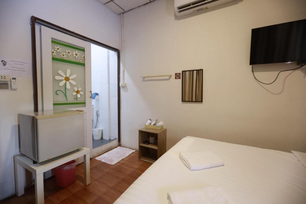 Banana Hostel Donmuang Bangkok Buitenkant foto